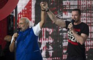 At rock concert, Modi calls for world peace
