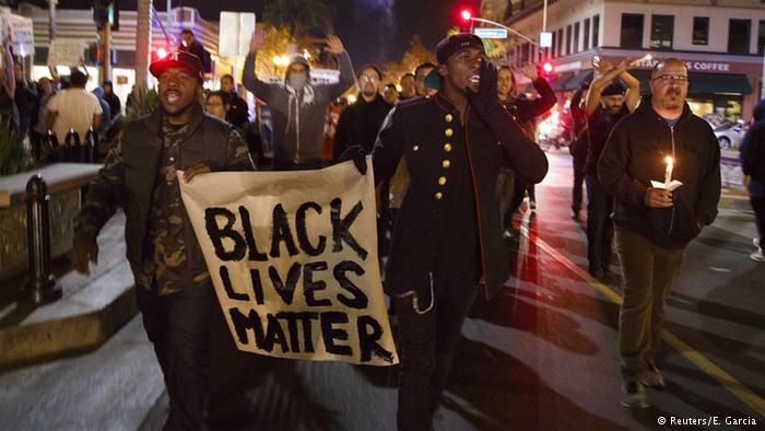 Police officer at center of Ferguson shooting resigns