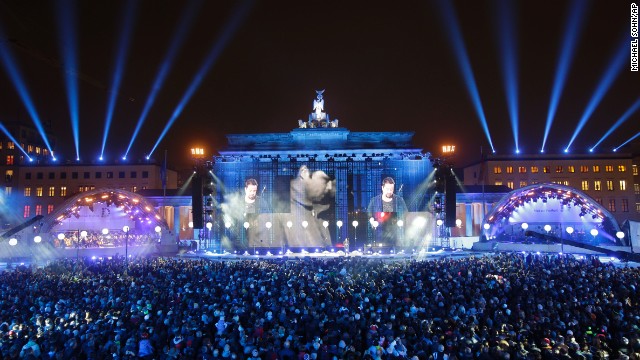 Somber, hopeful ceremonies mark 25 years since the Berlin Wall fell