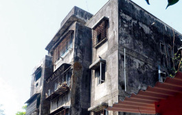 Residents stage protest of faulty builder and alternative accommodation