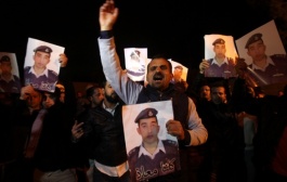 Isis sets sunset deadline for Jordan to free bomber and save hostage