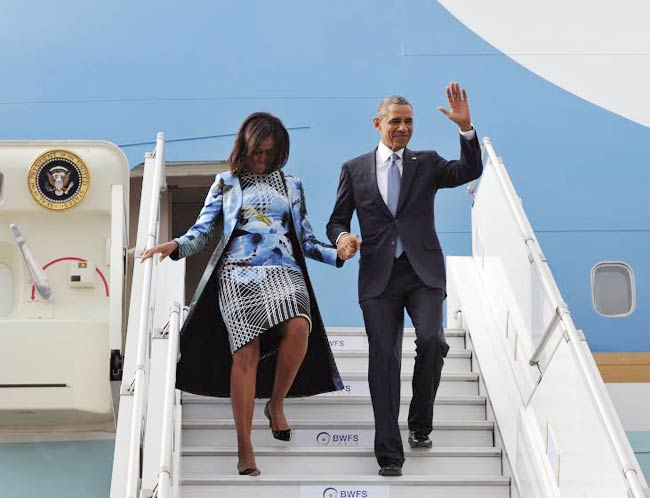 US President lands in Delhi, PM Modi welcomes Obama with a hug