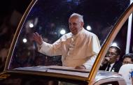 Rapturous welcome for pope in Philippines