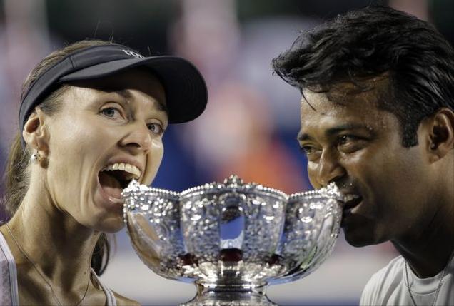 Paes-Hingis win Australian Open mixed-doubles title