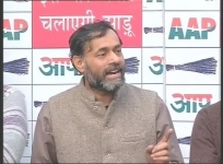 BJP ads, Bedi interview enough to reduce AAP workload: Yogendra Yadav