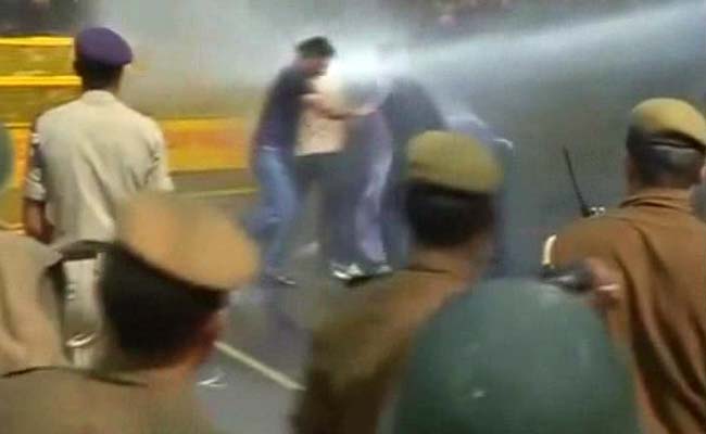 Congress Protests Against Land Bill in Delhi, Party Workers Clash With Police