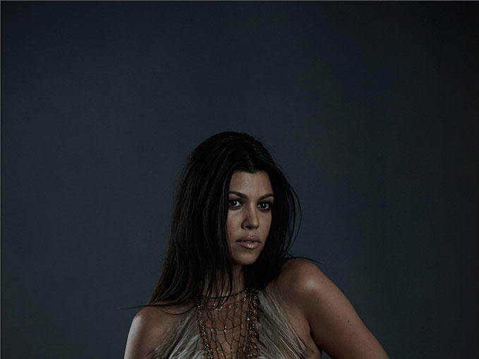 Pregnant Kourtney Kardashian poses nude