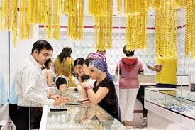 Gold extends gains on wedding season demand