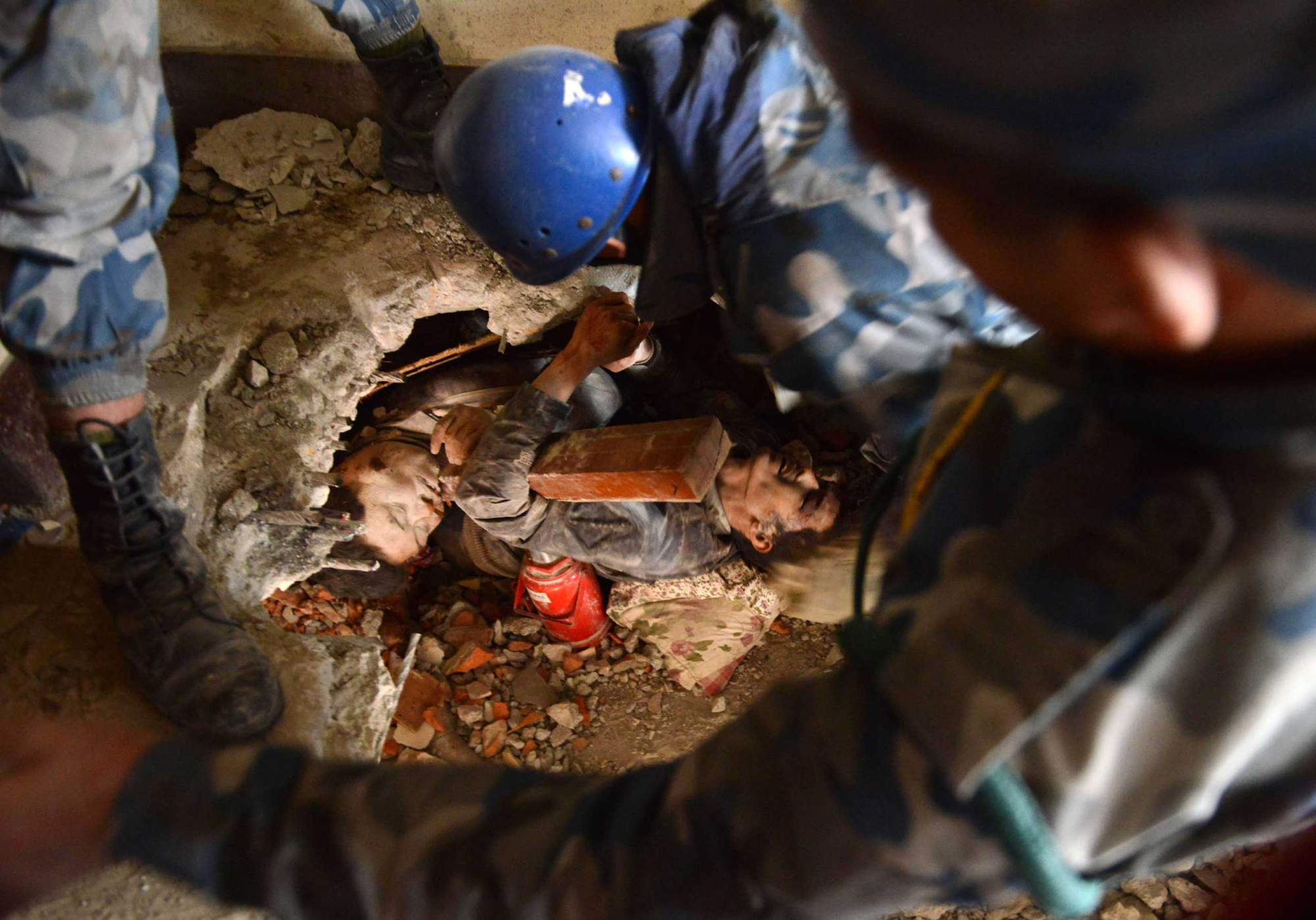 Life and Death in One Picture After Quake Hits Nepal