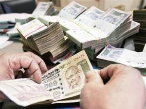 Rupee snaps 2-day gains vs dollar; falls 7 paise