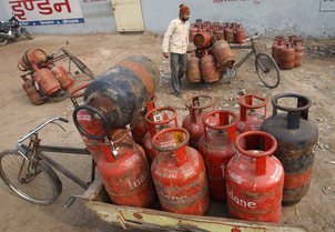 Non-subsidised LPG rate cut by Rs 5; ATF to cost more