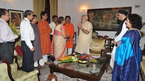 Netaji Subhas Bose’s kin meets PM Modi in Kolkata, hopeful of declassification of files