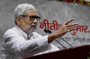 Nitish Kumar meets Rahul as alliance talks gain momentum