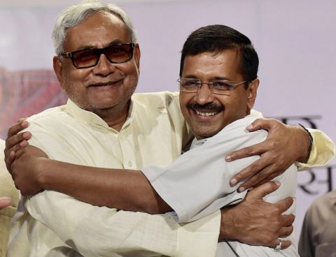 Nitish Kumar shares dais with Arvind Kejriwal, both attack Narendra Modi