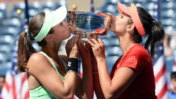 Martina Hingis, Sania Mirza team to win women’s doubles title