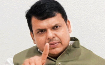 Maha CM Fadnavis doles out Rs 8 lakh for dance at Bangkok, clarifies