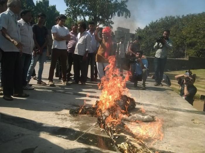 11 motorbikes burnt overnight in Antop Hill