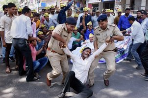 Guj: Patel rally in Mehsana turns violent, Lalji Patel injured