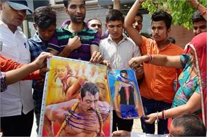 Animal activists protest against Salman Khan’s acquittal