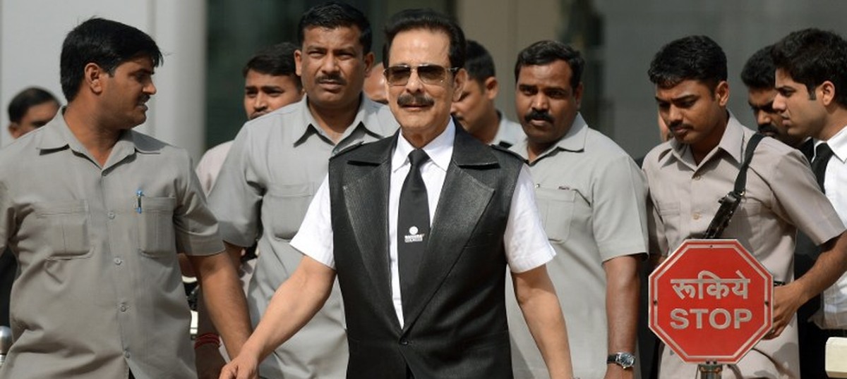 Sahara chief offers in SC to pay Rs 300 cr as bank gurantee