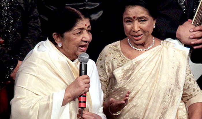 Lata Mangeshkar gives blessings to Asha Bhosle on birthday