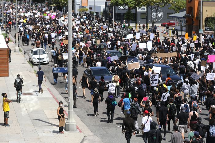 Thousands of people take to streets in NY to protest death of George Floyd